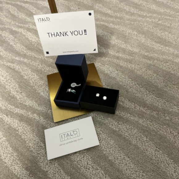 Italo Jewelry Offers the best quality! Silver Ring and Earring Set - Picture 5 of 10